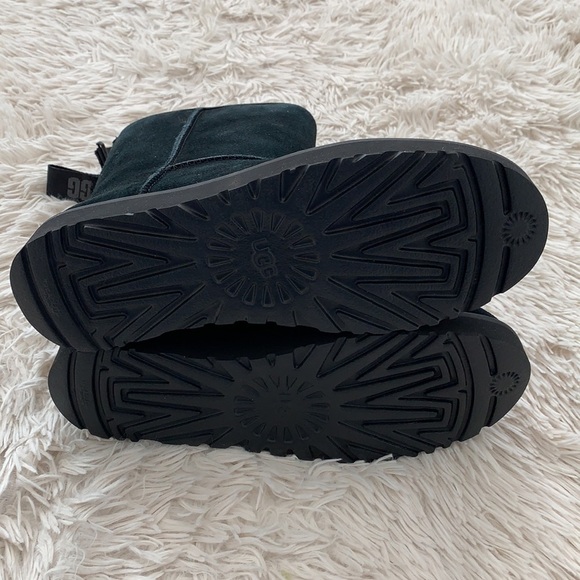 brand new with box authentic ugg classic short logo zip boots In black - Picture 8 of 9